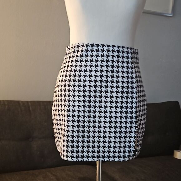 Houndstooth mini skirt - Picture 2 of 5